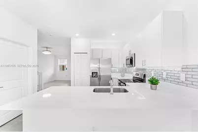 2425 SE 28th Dr #2425, Homestead, FL 33035 - Photo 4