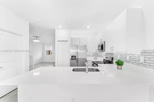 2425 SE 28th Dr, Homestead, FL 33035 - Photo 4