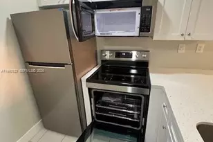 6395 W 27th Ct, Hialeah, FL 33016 - Photo 16