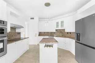 300 South Pointe Dr, Miami Beach, FL 33139 - Photo 14