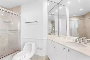 300 South Pointe Dr, Miami Beach, FL 33139 - Photo 20