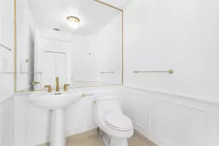 300 South Pointe Dr, Miami Beach, FL 33139 - Photo 28