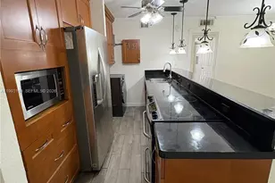 5252 NE 6th Ave, Oakland Park, FL 33334 - Photo 10