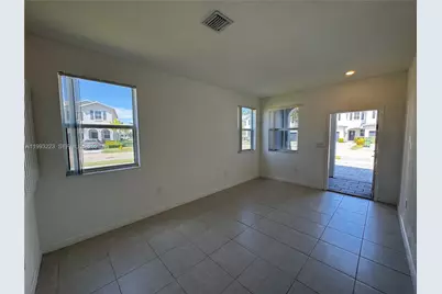 1110 SE 27th Ter #1110, Homestead, FL 33035 - Photo 4