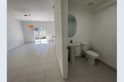 1110 SE 27th Ter #1110, Homestead, FL 33035 - Photo 8