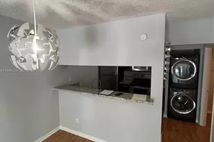 11232 SW 12th St, Pembroke Pines, FL 33025 - Photo 4