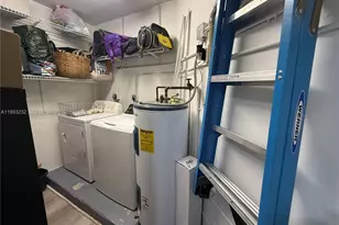 1054 SE 6th Ct, Dania Beach, FL 33004 - Photo 24