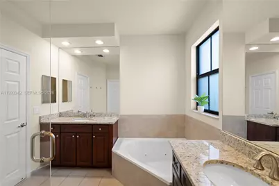 10021 NW 87th Ter, Doral, FL 33178 - Photo 20