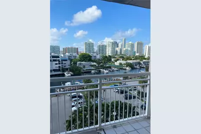 400 Kings Point Dr #627, Sunny Isles Beach, FL 33160 - Photo 2