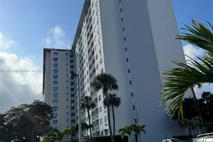 400 Kings Point Dr, Sunny Isles Beach, FL 33160 - Photo 22