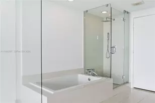 650 NE 32nd St, Miami, FL 33137 - Photo 8