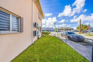 955 W 23rd St, Hialeah, FL 33010 - Photo 12