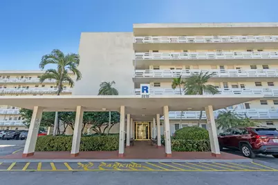 3010 Marcos Dr #R308, Aventura, FL 33160 - Photo 2