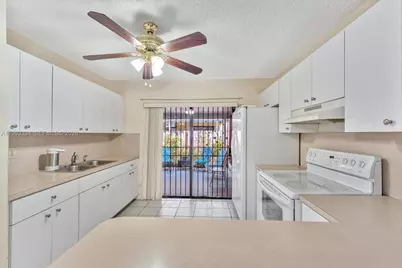 7801 W 29th Way #102, Miami Beach, FL 33018 - Photo 8