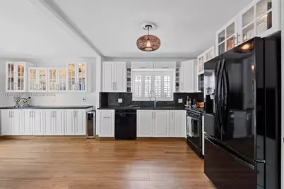 9517 Bay Dr, Surfside, FL 33154 - Photo 16