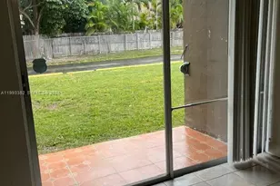 9453 SW 76th St, Miami, FL 33173 - Photo 4