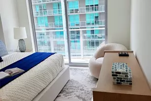 77 SE 5th St, Miami, FL 33131 - Photo 10