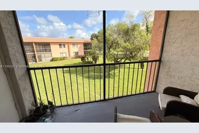 231 Lakeview Dr #204, Weston, FL 33326 - Photo 4