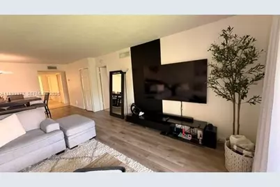 231 Lakeview Dr #204, Weston, FL 33326 - Photo 6