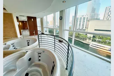 41 SE 5th St #903, Miami, FL 33131 - Photo 16