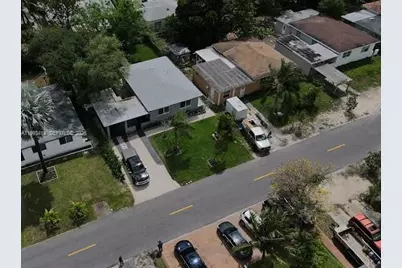 266 NE 162nd St, Miami, FL 33162 - Photo 14