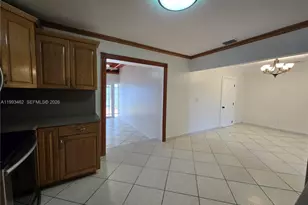 10475 SW 42 Te, Unincorporated Dade County, FL 33165 - Photo 12