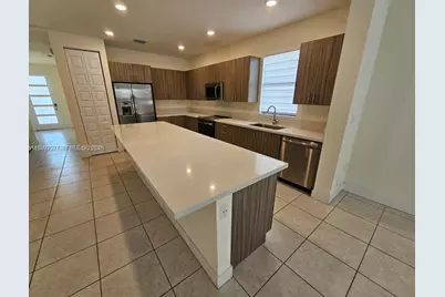 15819 NW 91st Ct, Miami Lakes, FL 33018 - Photo 4