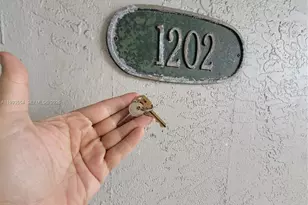 10090 NW 80th Ct, Hialeah Gardens, FL 33016 - Photo 4