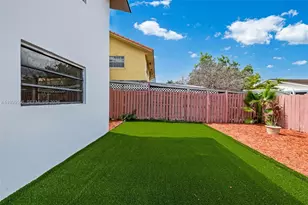 1283 W 42nd St, Hialeah, FL 33012 - Photo 16