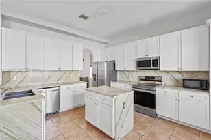 18140 NW 90th Ave, Hialeah, FL 33018 - Photo 12