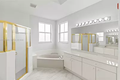 18140 NW 90th Ave, Hialeah, FL 33018 - Photo 50