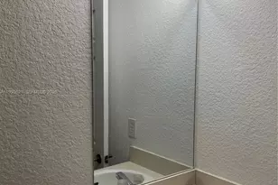 7985 NW 8th St, Miami, FL 33126 - Photo 16