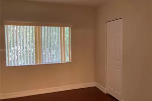 7985 NW 8th St, Miami, FL 33126 - Photo 12