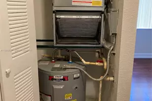 7985 NW 8th St, Miami, FL 33126 - Photo 18