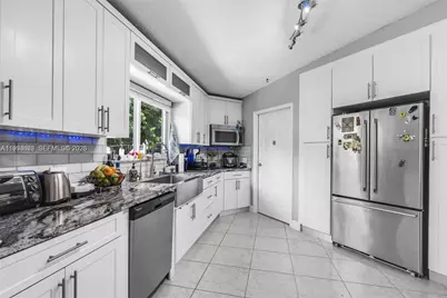 15240 SW 188th St, Miami, FL 33187 - Photo 14