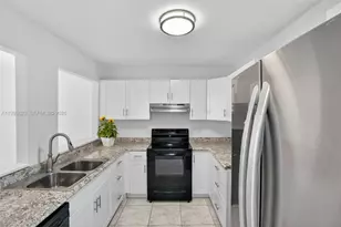 2821 Somerset Dr, Lauderdale Lakes, FL 33311 - Photo 10