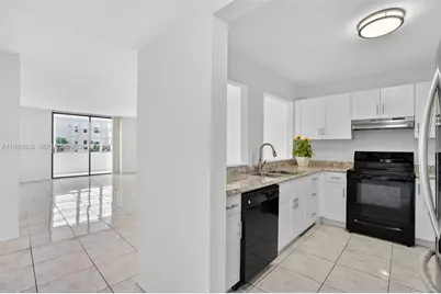 2821 Somerset Dr #302, Lauderdale Lakes, FL 33311 - Photo 2