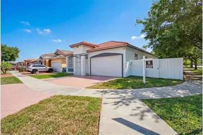 8852 NW 147th Ln, Miami Lakes, FL 33018 - Photo 2