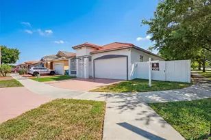 8852 NW 147th Ln, Miami Lakes, FL 33018 - Photo 2