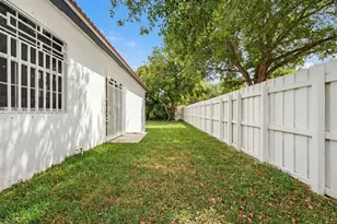 8852 NW 147th Ln, Miami Lakes, FL 33018 - Photo 4