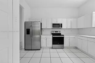 8852 NW 147th Ln, Miami Lakes, FL 33018 - Photo 8