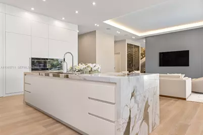 2560 Del Lago Dr, Fort Lauderdale, FL 33316 - Photo 14