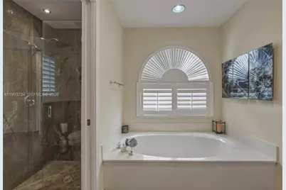 1510 SW 96th Ter, Davie, FL 33324 - Photo 18