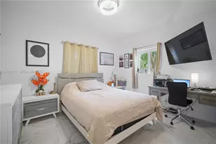 925 NE 4th St, Hallandale Beach, FL 33009 - Photo 12