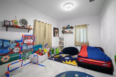 925 NE 4th St, Hallandale Beach, FL 33009 - Photo 10