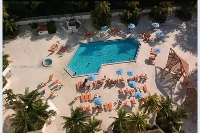 500 Bayview Dr #325, Sunny Isles Beach, FL 33160 - Photo 2