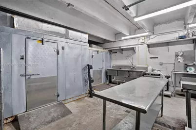 Warehouse/Restaurant For Sale in Doral, Doral, FL 33166 - Photo 22