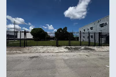 2410 NW 7th Ct, Miami, FL 33127 - Photo 4