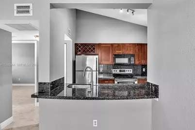 2881 N Oakland Forest Dr #212, Oakland Park, FL 33309 - Photo 4