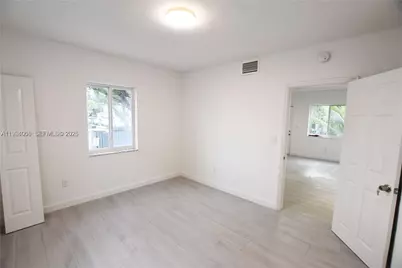 835 SW 8th Ave, Miami, FL 33130 - Photo 30